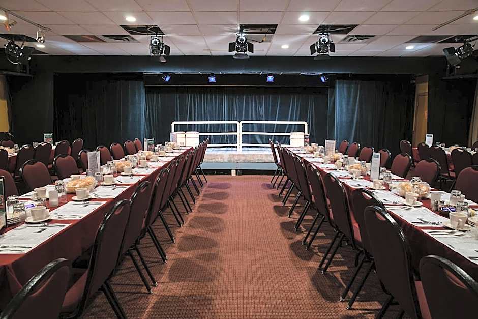 Shallow Bay Motel & Cabins Conference Centre