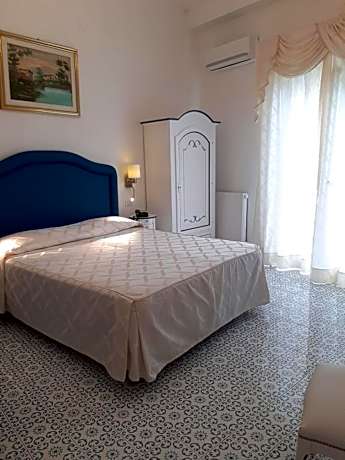 Standard Triple Room with Sea View