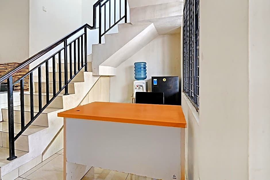 OYO 92556 Jkk Sweet Room