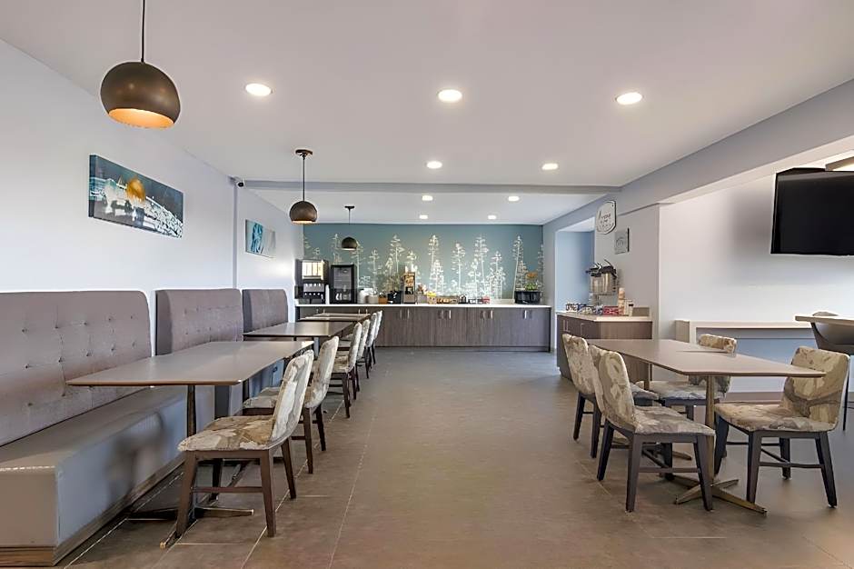 Rodeway Inn and Suites