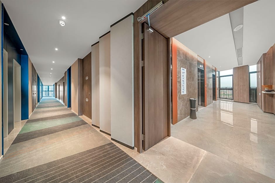 Holiday Inn Express Rongcheng Science and Technolo By IHG