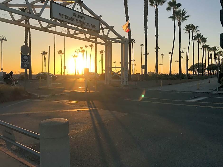 The Belmont Shore Inn