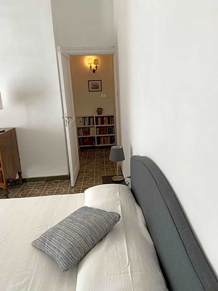 Rooms in San Domenico Maggiore 3