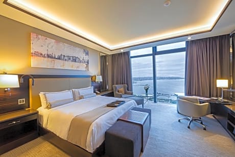 Deluxe King Room Sea View