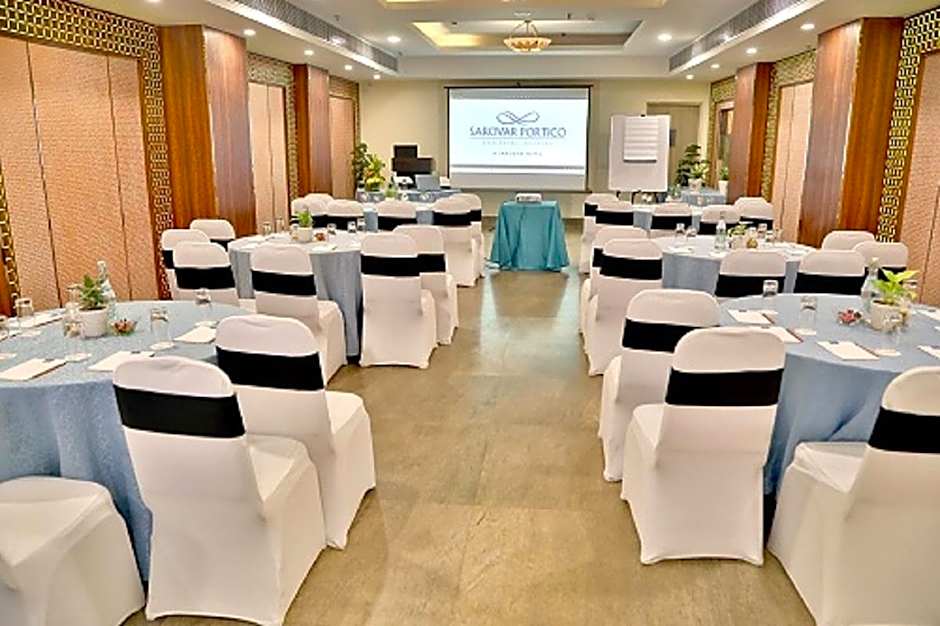Sarovar Portico Naraina Hotel
