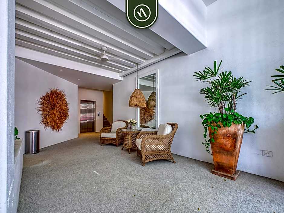 New 1 BR Condo - Oceanview Pool - 2 min to Beach