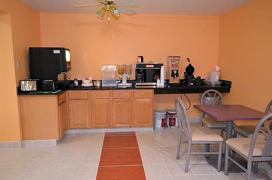 Days Inn by Wyndham Queensbury/Lake George