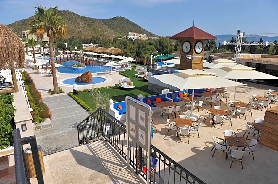 Bellazure Hotel