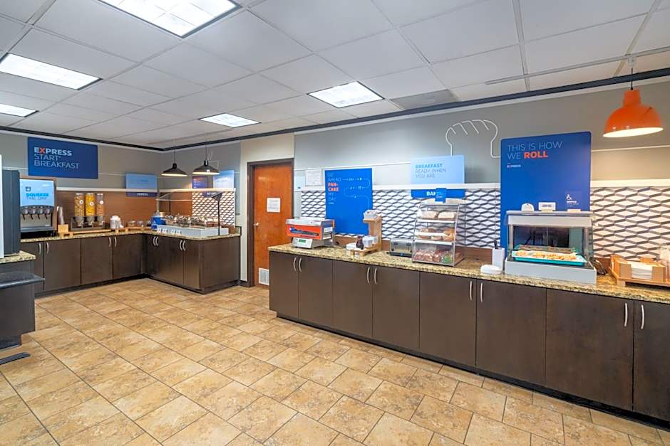 Holiday Inn Express Forsyth By IHG