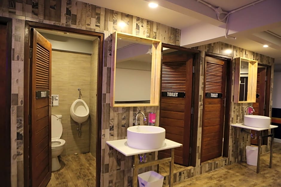 Balcony Party Hostel Ao Nang Beachfront Adult Only