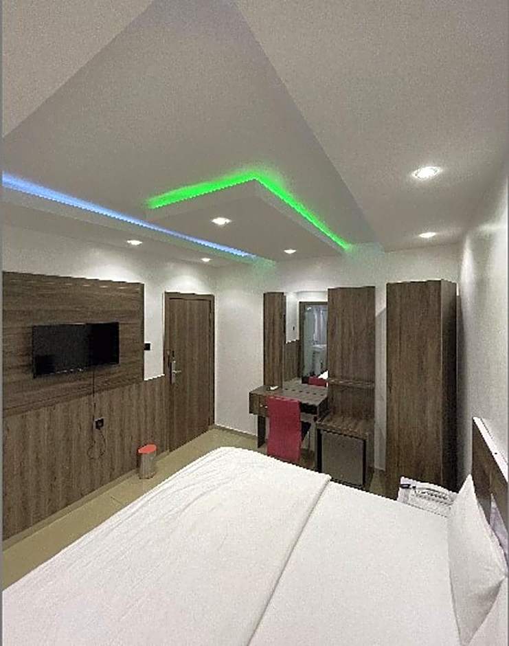 Charlies Place and Suites