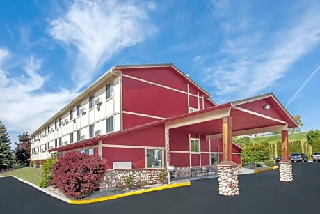 Super 8 by Wyndham Moscow - Pullman