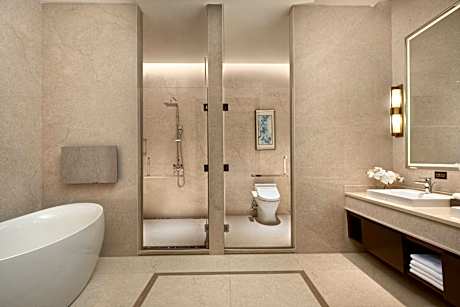 1 king 1 Bedroom suite High Floor