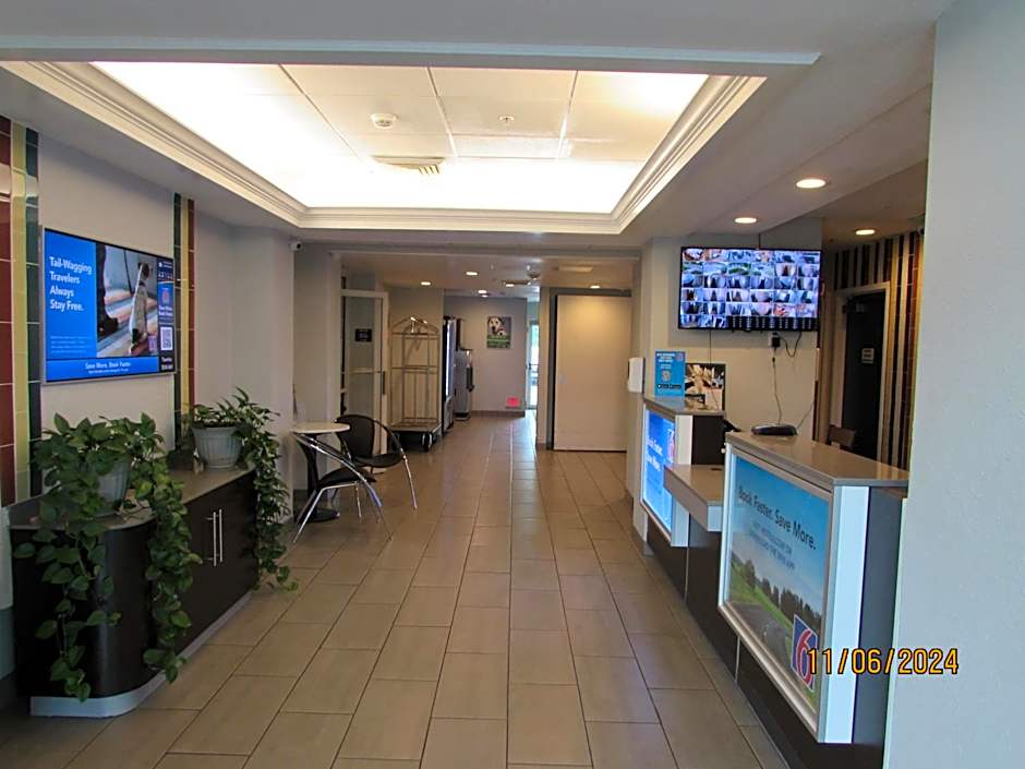 Motel 6-West Des Moines, IA