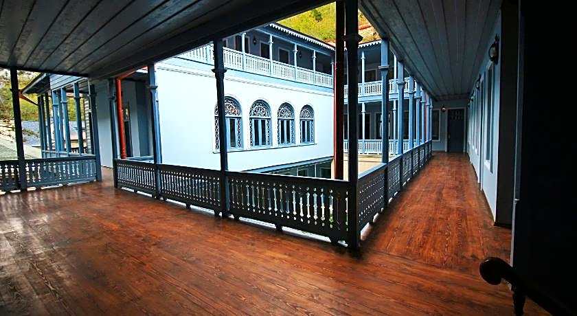 Golden Tulip Borjomi