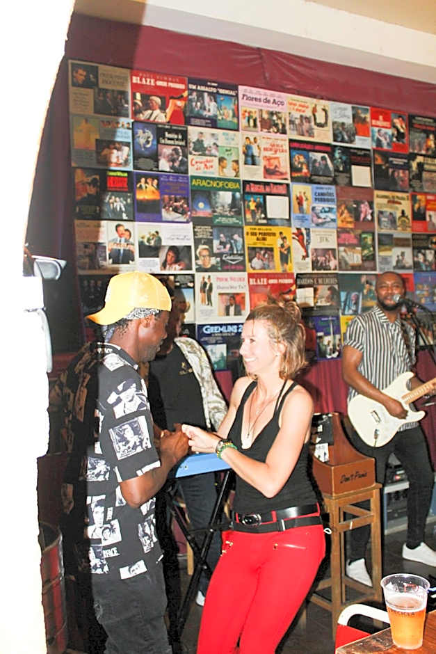 Alface Hall Hostel & Bar