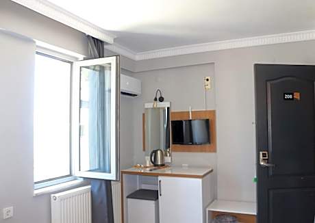 Deluxe Double Room with Side Sea View