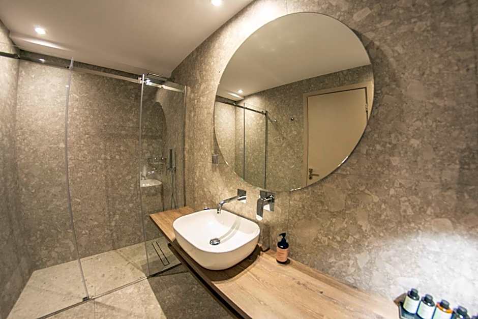 Kaiser Luxury Suites