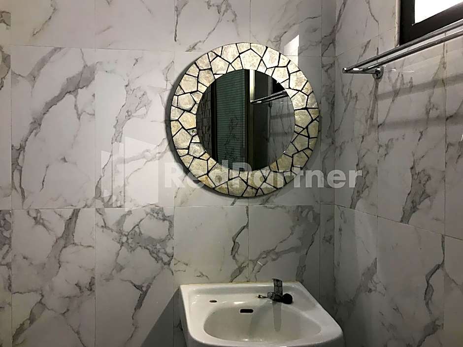 Hotel D88 Mitra RedDoorz near Santera Flower Garden