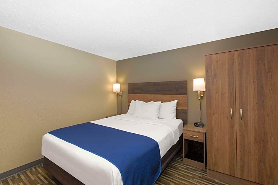 Days Inn & Suites by Wyndham Wisconsin Dells