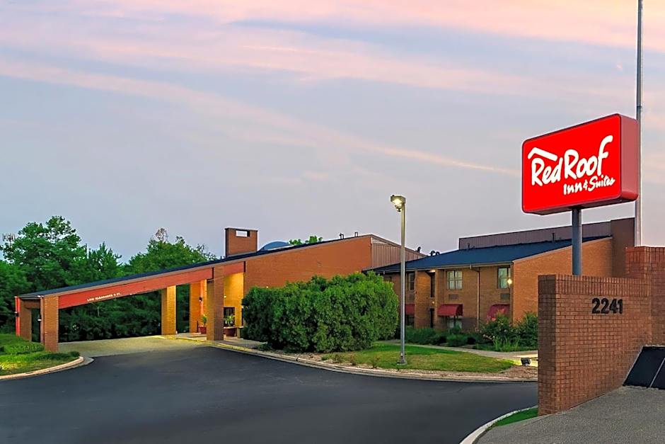 Red Roof Inn & Suites Lexington - Hamburg