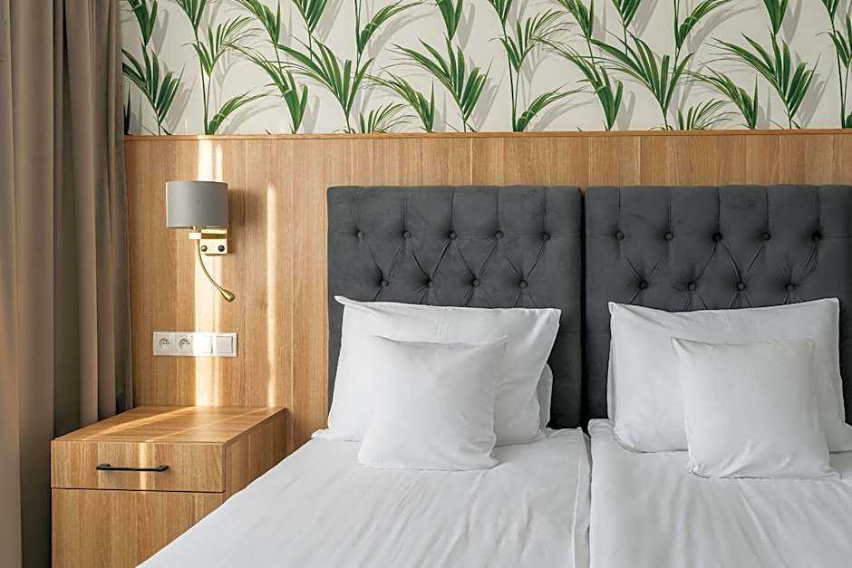 Mazurkowa - z widokiem na Karkonosze i Śnieżkę, darmowy parking, obok restauracja Mazurkowa Chata