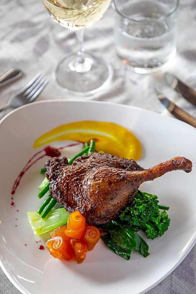 Tuningi Safari Lodge