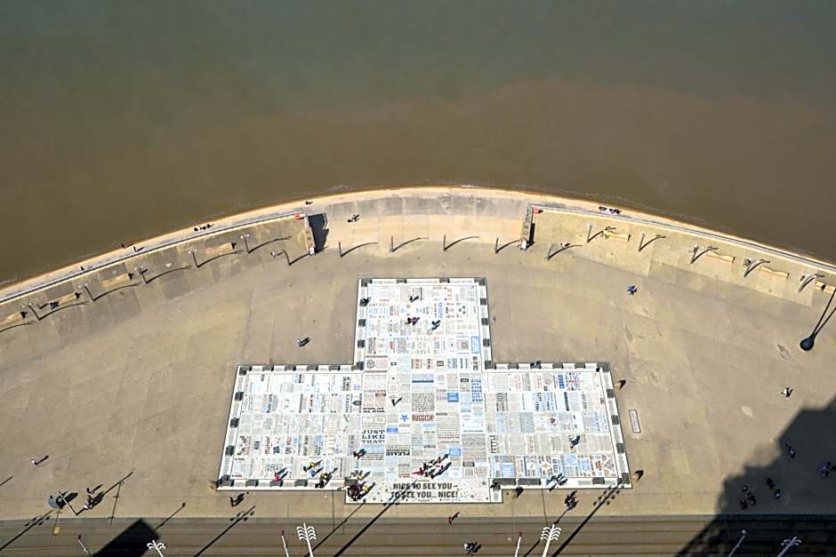 Camelot Seafront Hotel