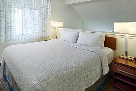Studio, 1 King Bed with Sofa bed (1 King Bed and 1 Double Sofa Bed)