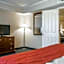Clarion Inn & Suites At The Outlets Of Lake George