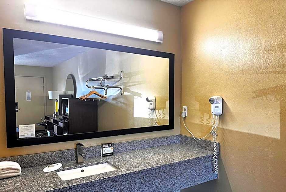 Super 8 by Wyndham Lafayette / Purdue Area