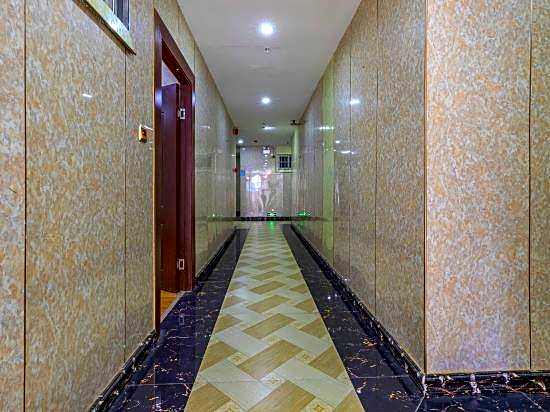 Guangzhou Business Hotel (Shangxiajiu Pedestrian Street Changshou Road Subway Station Branch)