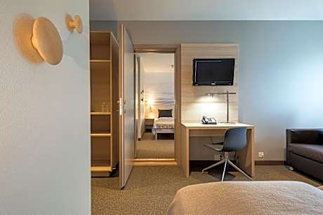 Family Room (2 Adults + 2 Children)