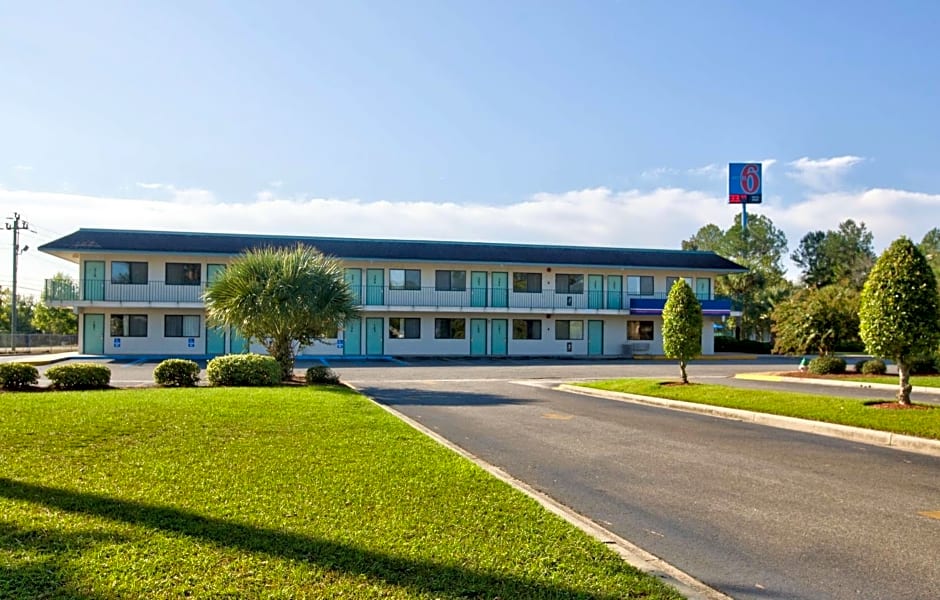 Motel 6-Valdosta, GA - University