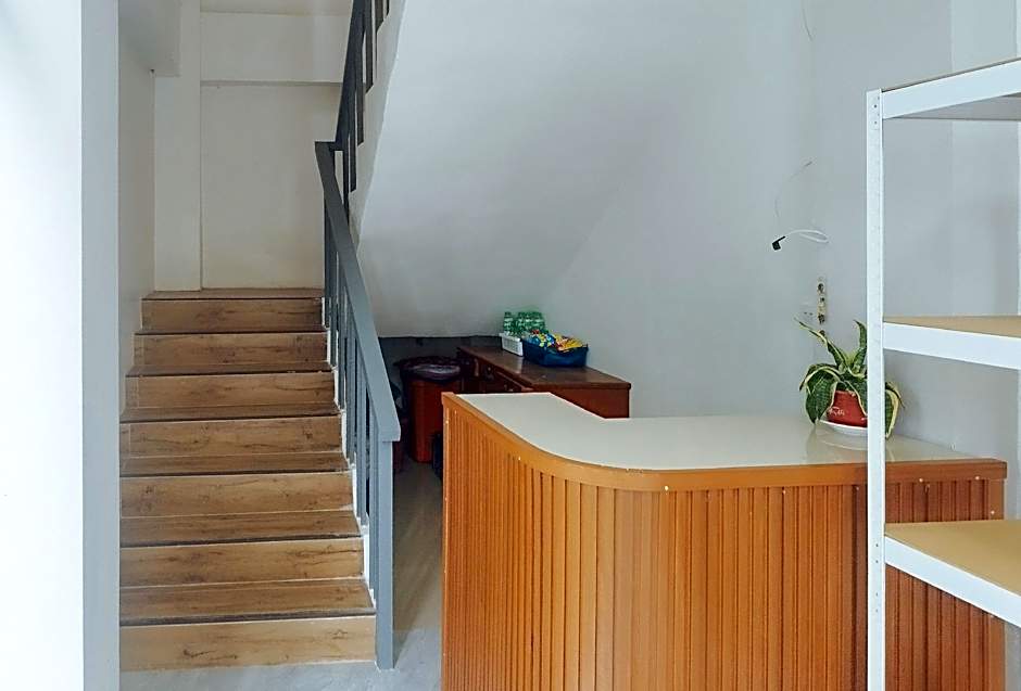 RedDoorz @ Elton Guesthouse