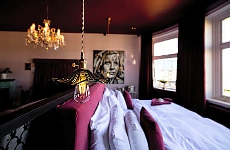 Superior King Room with City View - Non-Smoking
