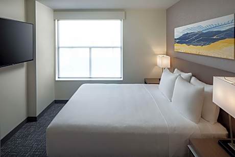 One-Bedroom King Suite with Sofa Bed, Kitchen and Tub - Disability Access
