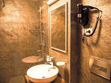 2 Single Beds Non-Smoking Comfort Room Cable Tv Wi-Fi Mini Bar Hairdryer