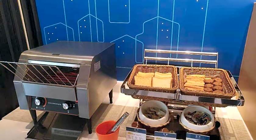 Holiday Inn Express Shanghai Kangqiao By IHG