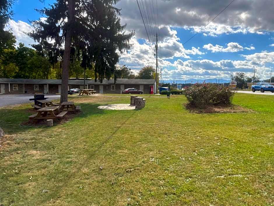 Whispering Pines Motel