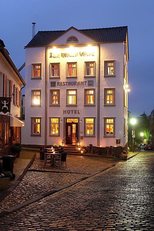 Zur Ewigen Lampe Romantisches Landhotel & Restaurant