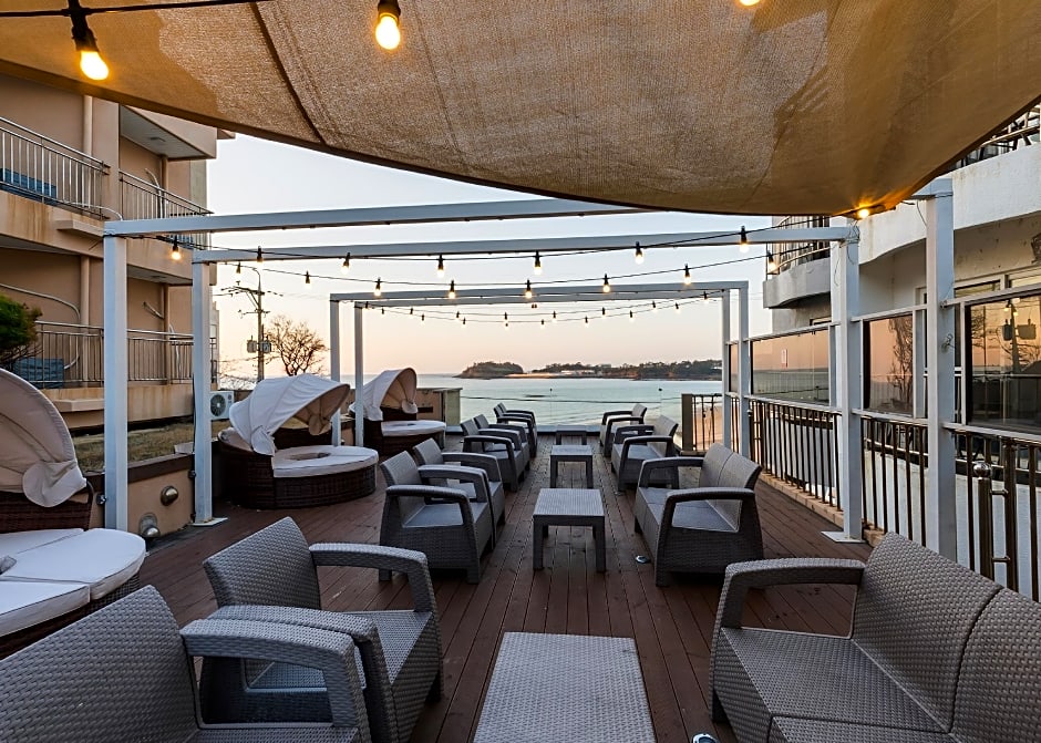 Benikea Chaeseokgang StarHills Hotel