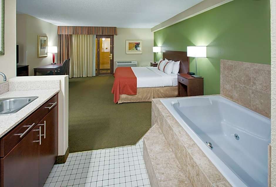 DoubleTree by Hilton Austin, MN