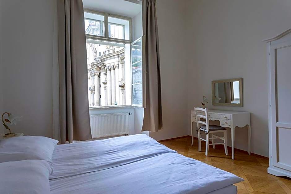 Three Golden Crowns Apartments