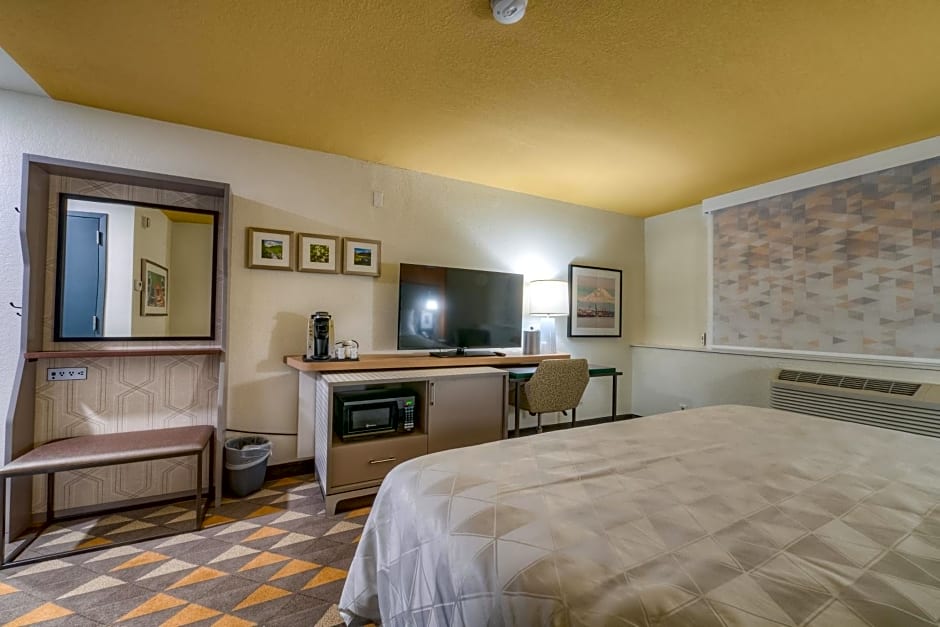 Holiday Inn Tacoma Mall by IHG