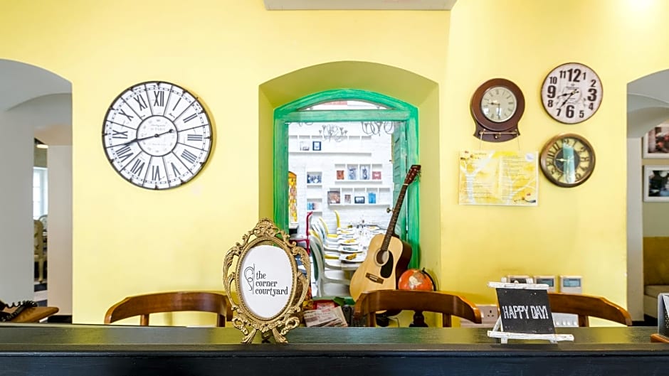 The Corner Courtyard – Calcutta, LA