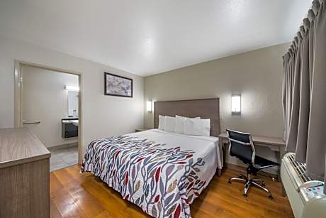 Deluxe Queen Room - Non-Smoking