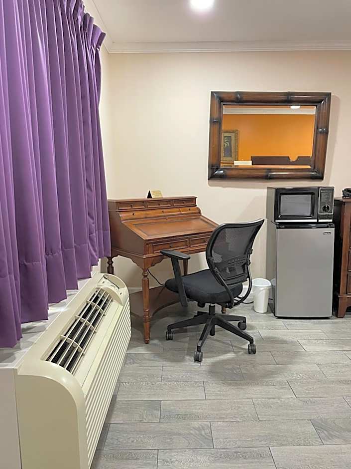 Howard Johnson by Wyndham Ridgecrest, CA