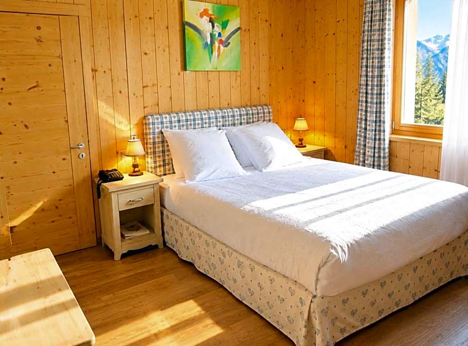 Hotel Between