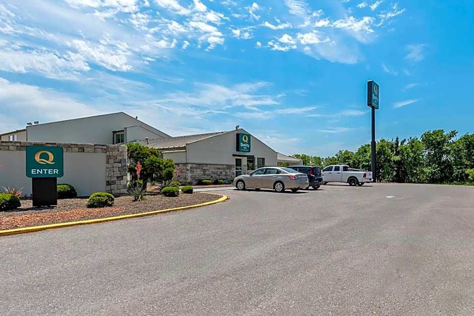 Quality Inn Shawnee North I-40